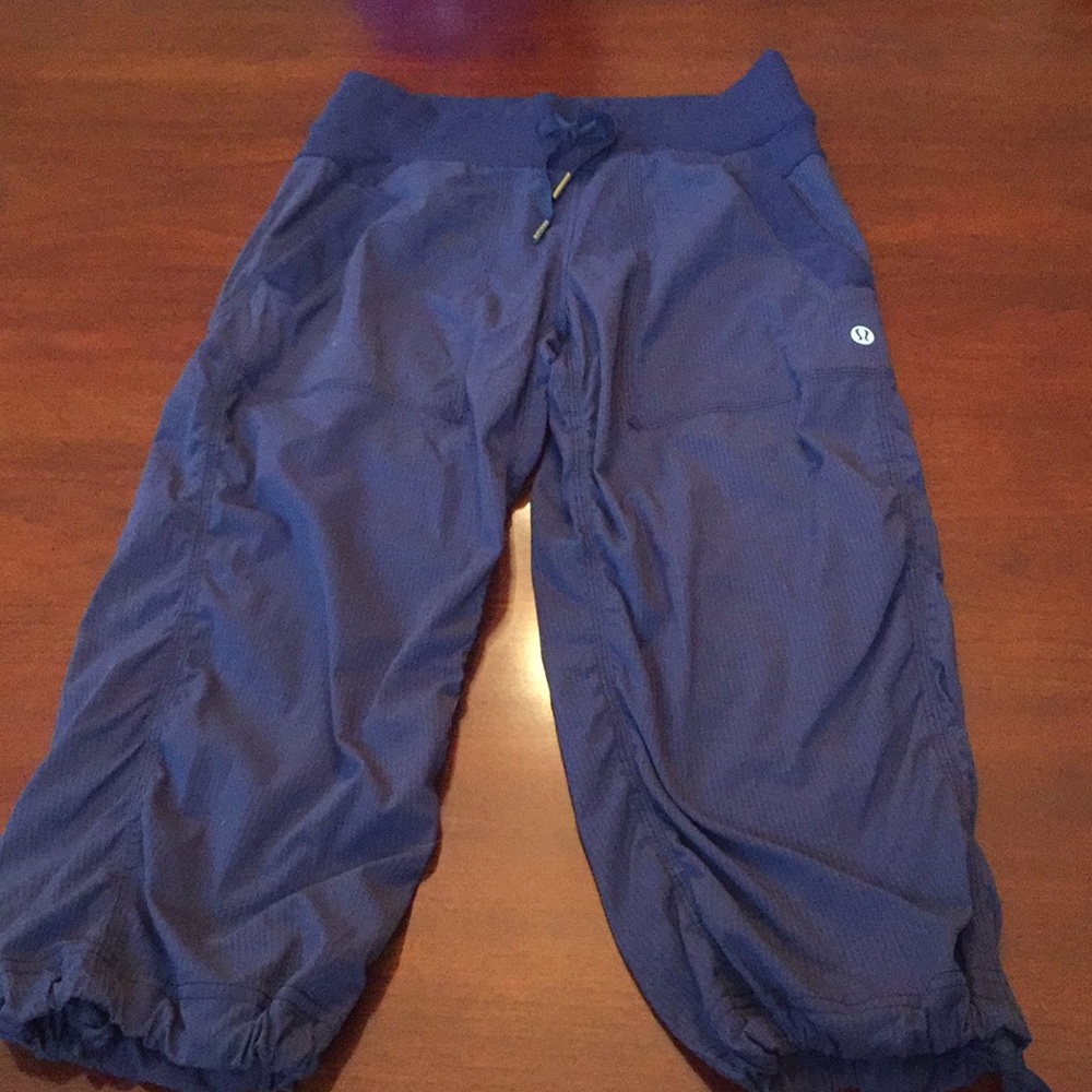 Lululemon Capri length navy blue joggers